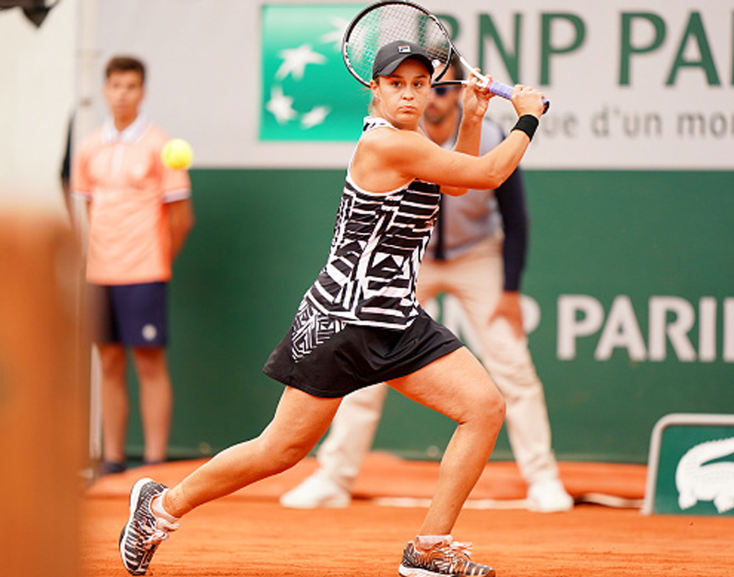 রুশ সুন্দরী মারিয়া শারাপোভাকেও হারিয়েছেন বার্টি। মারিয়া শারাপোভা অস্ট্রেলীয় ওপেনের চতুর্থ রাউন্ডে ৬-৪, ১-৬, ৪-৬ হারেন অ্যাশলে বার্টির কাছে।