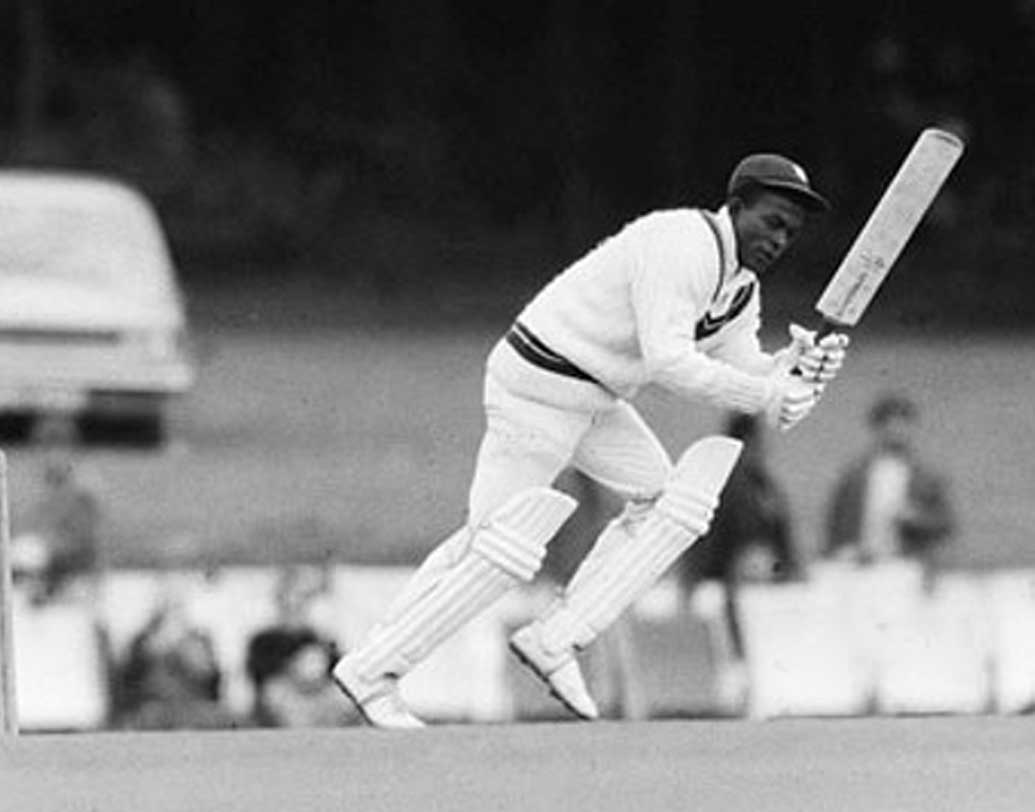 ওয়েস্ট ইন্ডিজের রয় ফ্রেডেরিক্স প্রথম ক্রিকেটার হিসেবে বিশ্বকাপে হিট উইকেট হন।