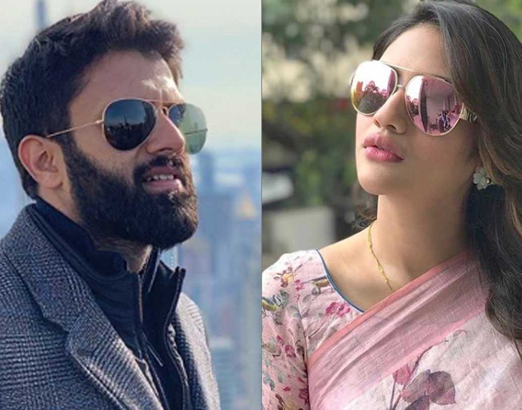 সঙ্গীতের জন্য ইন্দো-ওয়ের্স্টান পোশাক বেছেছেন নুসরত।