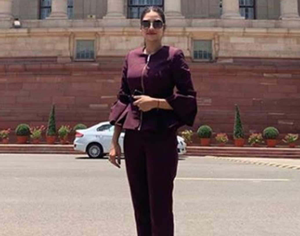 ২৫ জুন সংসদে নুসরতের প্রথম দিন। তারপরই রেজিস্ট্রি বিয়ে করার কথা তাঁদের।