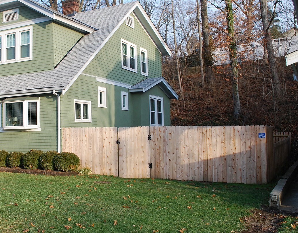 অতি সাধারণ দেখতে এই বাড়িতে কী আছে? বহুবার স্থানীয় বাসিন্দাদের প্রশ্ন করলেও মেলেনি কোনও উত্তর। তাই জন সিদ্ধান্ত নেন তিনি নিজেই খুঁজে দেখবেন এই রহস্য।