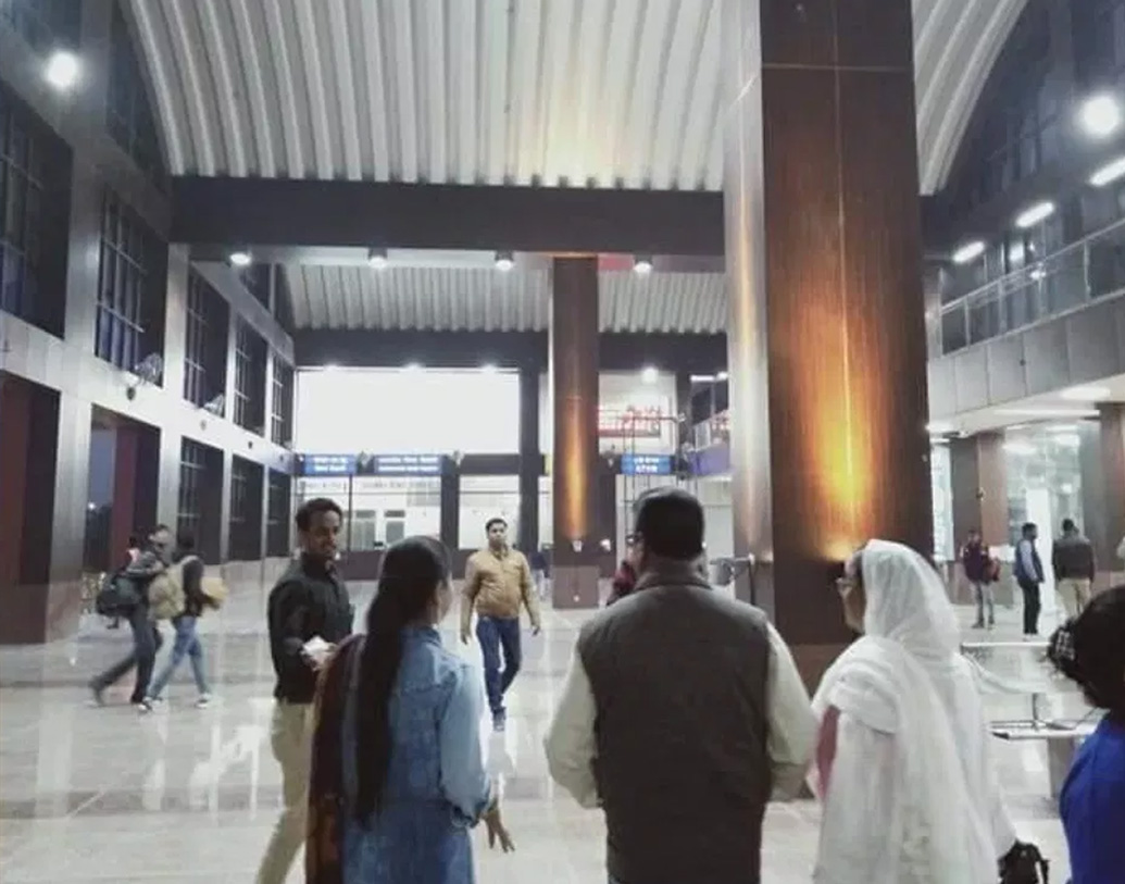 তাঁর কথায়, বারাণসীর বাসিন্দাদের জন্য কর্মসংস্থানের একটা উপায় হয়েছে এই স্টেশনের মাধ্যমে।