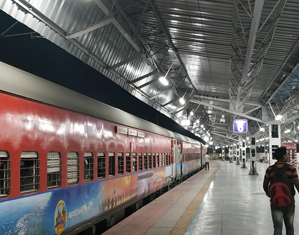 মানদুয়াডিহ স্টেশনের নাম ‘বেনারস’ করার প্রস্তাব দেওয়া হয়েছিল। তবে নির্বাচনী নির্ঘণ্ট ঘোষণা হওয়ায় সেই ইস্যু চাপা পড়ে যায়। প্রধানমন্ত্রী নরেন্দ্র মোদী বারাণসী থেকেই ফের নির্বাচিত হয়েছেন। রেলের আরও প্রকল্প এই শহরে আসবে বলেই আশা বাসিন্দাদের।