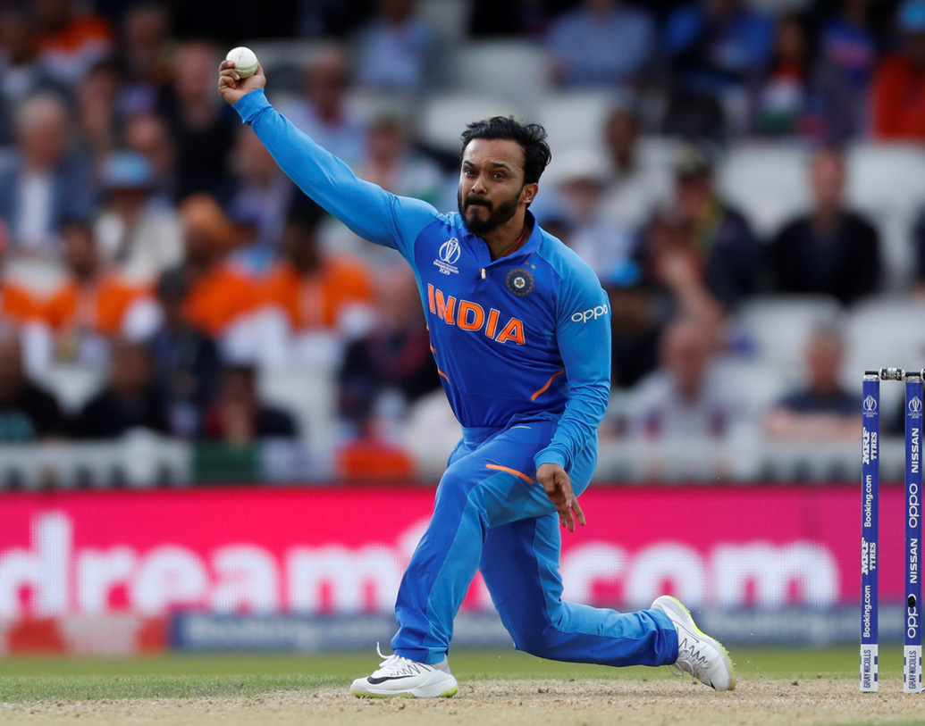 কেদার যাদব ব্যাটে ও বলে কার্যকরী ভূমিকা নেন। ব্যাটের হাত চমৎকার। বল হাতে পার্টনারশিপ ভাঙতে পারেন তিনি।