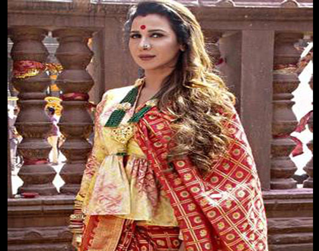 অনিল কপূরের টিভি শোয়ে ফের ফিরে আসেন বলিউডে। কিন্তু ধীরে ধীরে মেক ওভারের পর তাঁকে যেন আর চেনাই যাচ্ছে না, এমনটাও বলেন অনেকে।