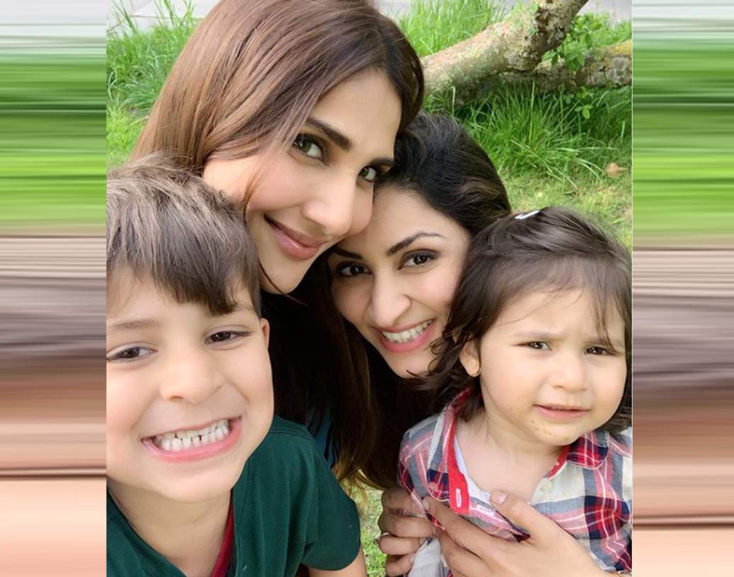 পরিবার ও বাড়ির কচিকাঁচাদের নিয়েও বেড়াতে ভালবাসেন বাণী।