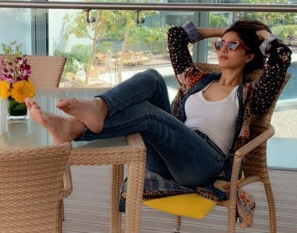 প্রথম ছবিতে পেয়েছিলেন সেরা অভিনেত্রীর পুরস্কার। কখনও চুমু, কখনও নগ্ন হয়ে বিজ্ঞাপন, কখনও বা প্লাস্টিক সার্জারি, বিতর্ক পিছু ছাড়ে না এই নায়িকার।