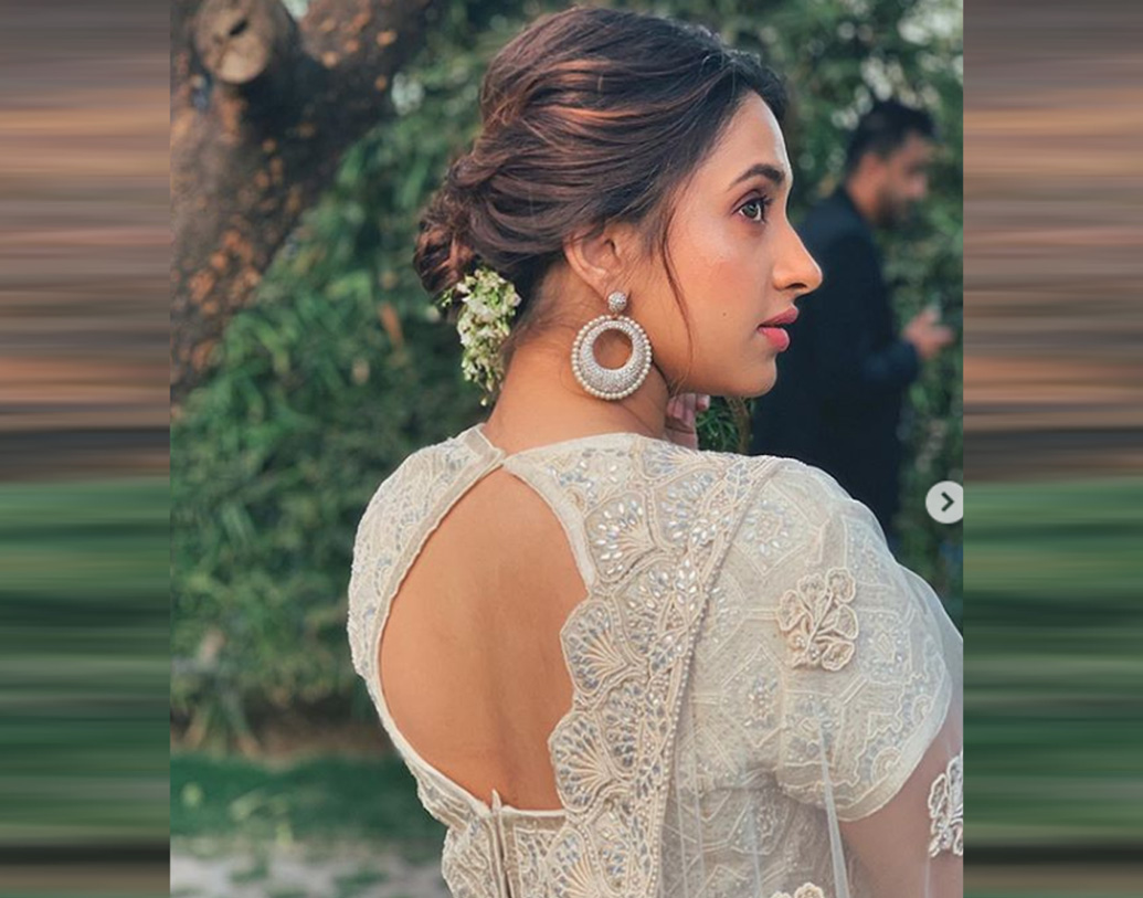 সম্প্রতি বেশ কয়েকটি সর্বভারতীয় সংবাদমাধ্যমে প্রকাশিত হয়েছে, তিনি ভারতীয় দলের এক ক্রিকেটারের সঙ্গে সিনেমা দেখতে যাচ্ছেন।