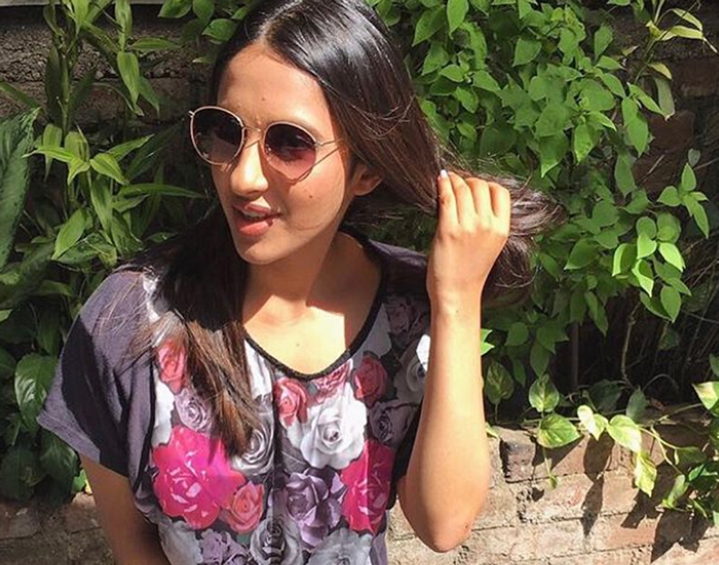 আকাঙ্ক্ষার সঙ্গে এর আগে নাম জড়িয়েছিল বিখ্যাত হোটেল মালিক অভীক চট্টোপাধ্যায়ের। কিন্তু সেই সম্পর্ক ভেঙে যায়।