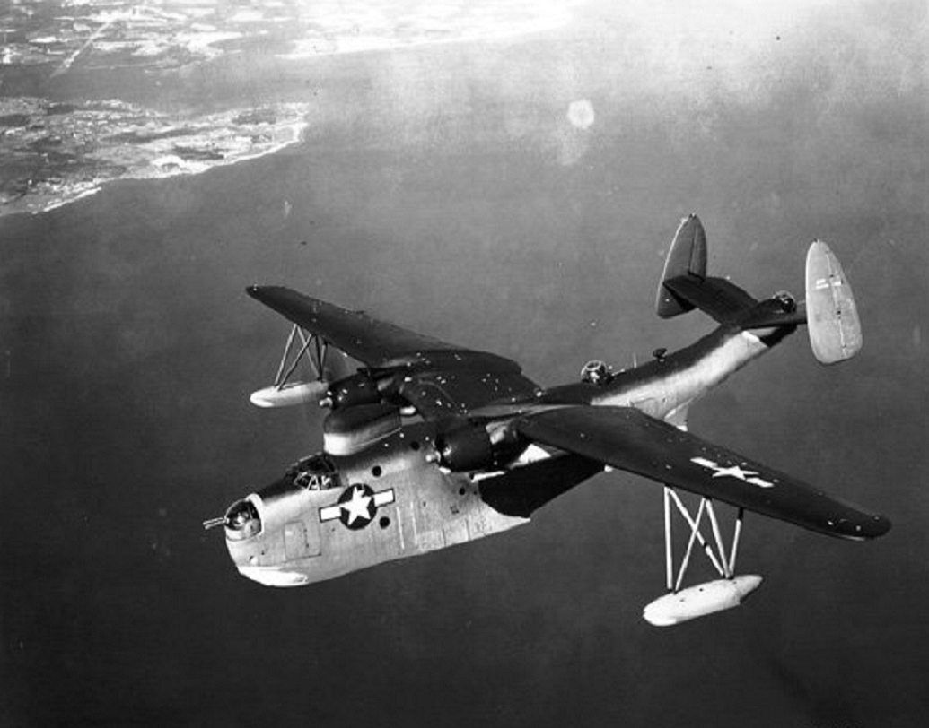 ফ্লাইট ১৯-এর নিখোঁজ হওয়ার ঘটনার জরুরি বার্তা রেডিও-র মাধ্যমে এলাকার জাহাজ এবং বিমান বাহিনীকে দেওয়া হয়। পিবিএম-৫ মডেলের একটি বিমান ফ্লাইট ১৯-কে খুঁজতে বের হয়। এই বিমানটিকে ২৯ ডিগ্রি উত্তর এবং ৭৯ ডিগ্রি পশ্চিমে যেতে বলা হয়েছিল। কিন্তু আশ্চর্যজনক ভাবে এই বিমানটিরও মাঝ আকাশে হারিয়ে যায়।