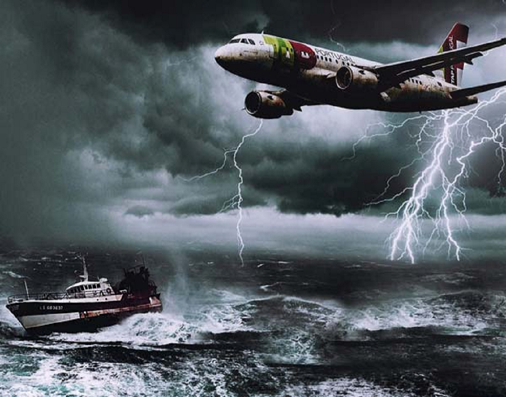 যতবার বারমুডা ট্রায়াঙ্গল-এ কোনও জাহাজ বা বিমান প্রবেশ করেছে সব সময় রেডিও যোগাযোগ সম্পূর্ণ নষ্ট হয়ে গিয়েছে, কম্পাস ভুল দিক নির্দেশ করতে থাকে। এবং সেই সব জাহাজ বা বিমানগুলিকে আর কোনও দিন খুঁজে পাওয়া যায়নি।এখানকার সমুদ্র অশুভ শক্তির ডেরা, এই মিথ গড়ে উঠেছে যুগ যুগ ধরে।