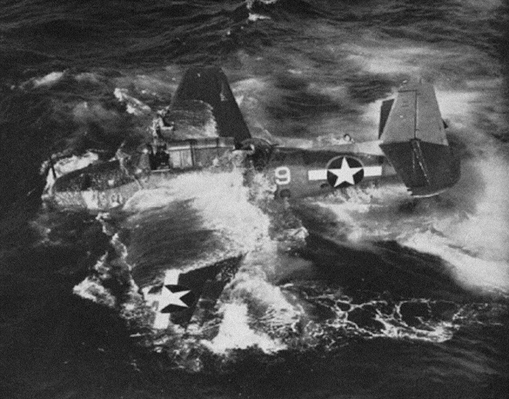 ঠিক কী কারণে ওই অঞ্চলে জাহাজ বা বিমান অদৃশ্য হয়ে যায়, তা সঠিক ভাবে জানা যায়নি আজও। তবে অনেক বিশেষজ্ঞের মতে তড়িৎ চুম্বকীয় তরঙ্গের তত্ত্ব এই রহস্যের কারণ হতে পারে।