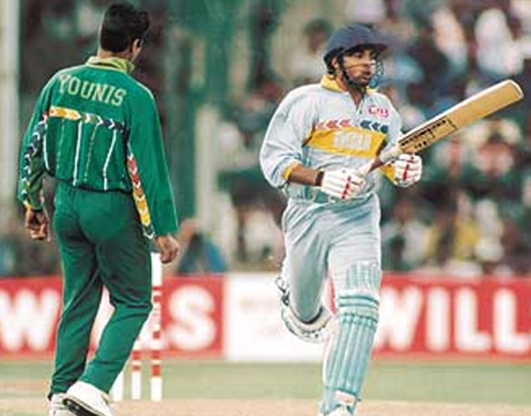 সিধুর অনবদ্য ৯৩ রানের জন্য বড় স্কোরে পৌঁছতে পারে ভারত। অনিল কুম্বলে ও ভেঙ্কটেশ প্রসাদ দু’জনেই ৩টি করে উইকেট নেন। ম্যাচের সেরা হন সিধু।