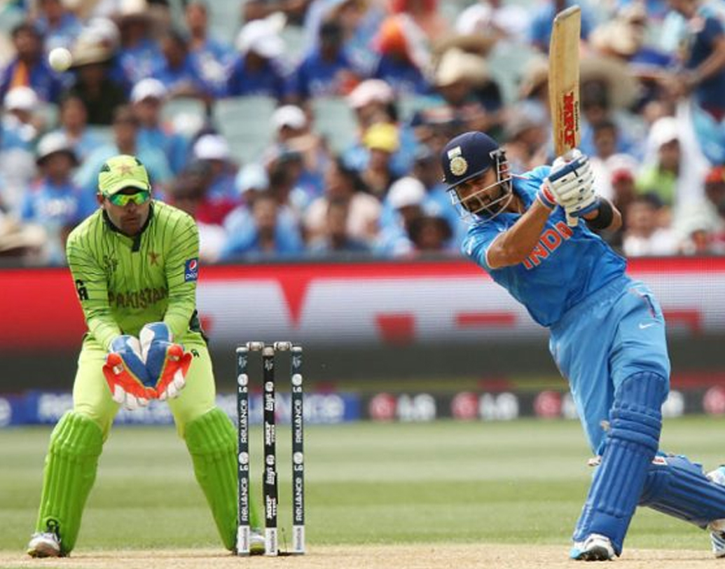 ব্যাট হাতে বিরাট কোহালির অনবদ্য ১০৭ রান এবং বল হাতে মহম্মদ শামির ৪ উইকেট ষষ্ঠ বার ভারতকে পাকিস্তানের বিরুদ্ধে জিততে সাহায্য করে। ম্যাচের সেরা হন বিরাট কোহালি।