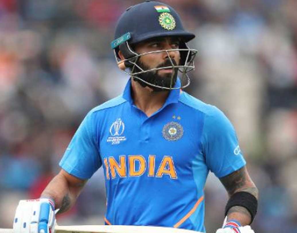 বিশ্বকাপের প্রথম ম্যাচে খুব একটা রান করতে পারেননি কোহালি। মাত্র ১৮ রান করেছিলেন। তবে দ্বিতীয় ম্যাচে দুর্ধর্ষ খেলেছেন তিনি। অস্ট্রেলিয়ার বিরুদ্ধে ৭২ বলে ৮২ রান করেছেন। তাই তিন নম্বরে থাকবেন বিশ্বের অন্যতম সেরা এই ব্যাটসম্যান।