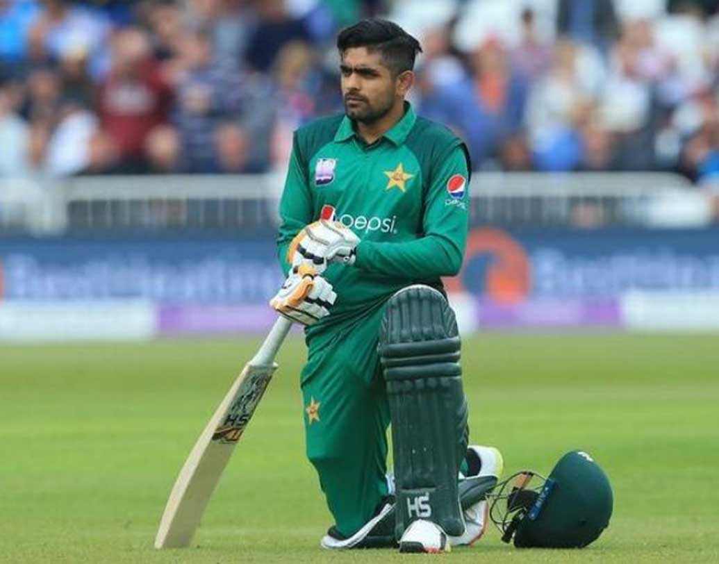 টি-টোয়েন্টিতে দ্রুততম হাজার রানের রেকর্ড বিরাট কোহালির থেকে ছিনিয়ে নিয়েছেন পাকিস্তানের বাবর আজম। প্রথম থেকেই তিনি মিডল অর্ডারেই রয়েছেন। ওয়ান ডে ক্রিকেটে তাঁর গড় রান ৫০ এবং স্ট্রাইক রেট ৮৬.১৫। আমাদের দলের ৪ নম্বর তিনিই।
