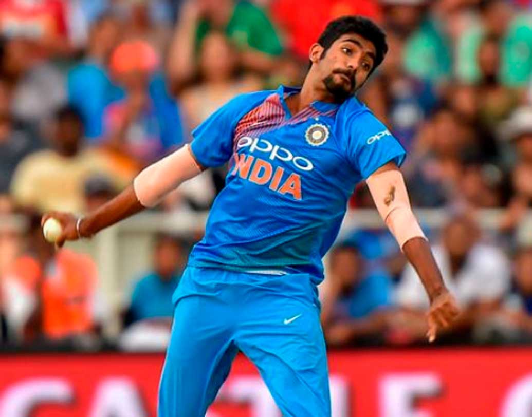 স্লো বল এবং ইয়র্কারের তারতম্যে যশপ্রীত সব সময়ই অনবদ্য। এখনও পর্যন্ত ভারত বিশ্বকাপে যে দুটো ম্যাচ খেলেছে, দুটোটেই প্রশংসনীয় বল করেছেন বুমরা। রবিবার ম্যাঞ্চেস্টারের ম্যাচে ভারত-পাকিস্তানের পাশাপাশি আরও একটি লড়াই চলবে, যশপ্রীত বুমরা বনাম মহম্মদ আমির।