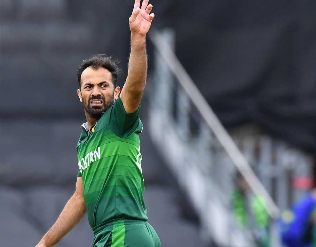 ওয়াহাব রিয়াজ- পাকিস্তানের সুইং ব্রিগেডের অন্যতম অস্ত্র। ইংল্যান্ডের মাটিতে রিয়াজের বিষাক্ত সুইং বিপক্ষের ব্যাটিং লাইনআপ তছনছ করে দিয়েছে বারবার। ইনসুইং এবং আউটসুইংয়ে ভারতীয় ব্যাটসম্যানদের অসুবিধায় ফেলতে পারেন রিয়াজ।