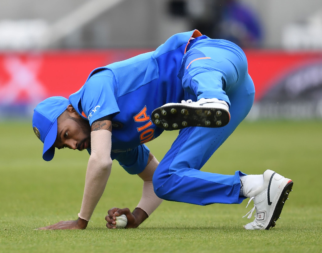 অলরাউন্ডার হিসেবে হার্দিক এই বিশ্বকাপে ভারতের অন্যতম চমক। আগের ম্যাচেই অস্ট্রেলিয়ার বিরুদ্ধে ৪ নম্বরে নেমে বিধ্বংসী ৪৮ রানের ইনিংস খেলেন। বল হাতেও দলকে ভরসা জোগাতে পারেন।