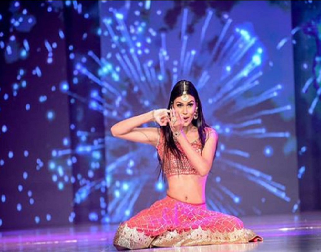 নাচ করতেও তিনি বেশ পছন্দ করেন। সৌন্দর্য প্রতিযোগিতায় দুর্দান্ত নেচে সবার মন করেছেন সুমন।