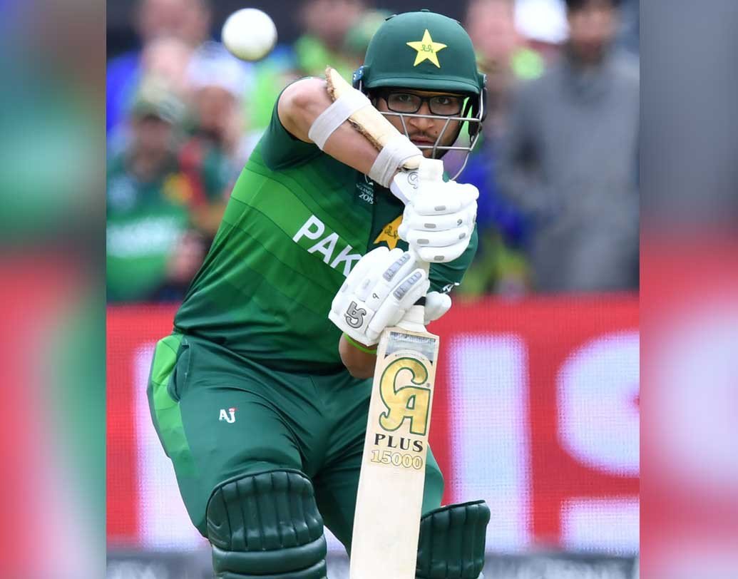 ইমাম-উল-হক: পাকিস্তানের বিশ্বস্ত ওপেনার। বিশ্বকাপে পাকিস্তানের হয়ে ভালই ব্যাট করে চলেছেন এই বাঁ-হাতি। আজকের ম্যাচে তাঁর পারফরম্যান্স কেমন হয় সে দিকেই তাকিয়ে পাক শিবির।