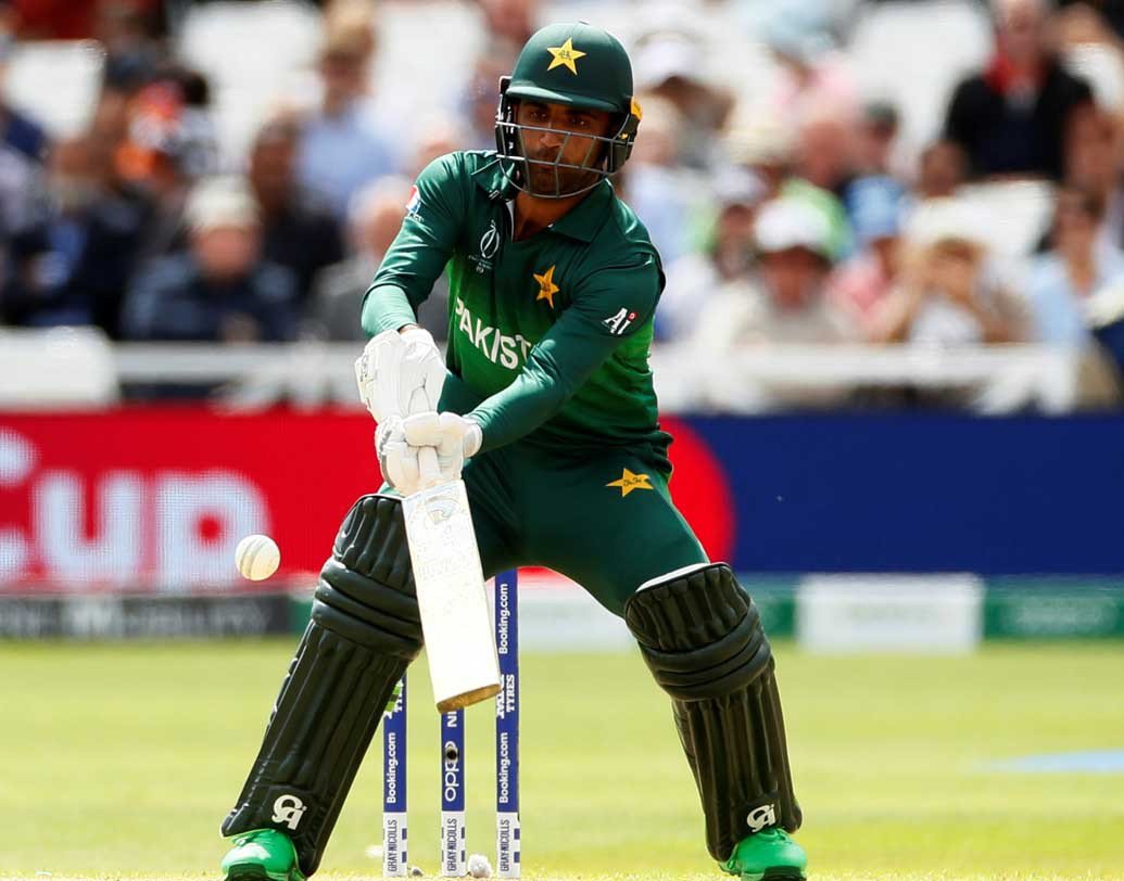 ফখর জামান: এই বাঁ-হাতি ওপেনার পাক দলের অন্যতম ব্যাটিং স্তম্ভ। তাঁর একটা মারকাটারি ইনিংস পাকিস্তানকে রানের পাহাড়ে পৌঁছে দিতে পারে। ভারতকে বড় রানের চ্যালেঞ্জ ছুড়ে দিতে বা রান তাড়া করার ক্ষেত্রে পাক শিবির তাকিয়ে থাকবে তাঁর ব্যাটের দিকেই।