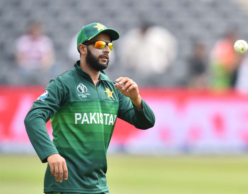 ইমাদ ওয়াসম: আসিফ আলির বদলে ইমাদ ওয়াসিম জায়গা করে নিয়েছেন ভারতের বিরুদ্ধে পাকিস্তানের প্রথম একাদশে। এবার দেখার বিষয় অধিনায়ক সরফরাজের এই সিদ্ধান্তের উপর তিনি সুবিচার করতে পারেন কি না।