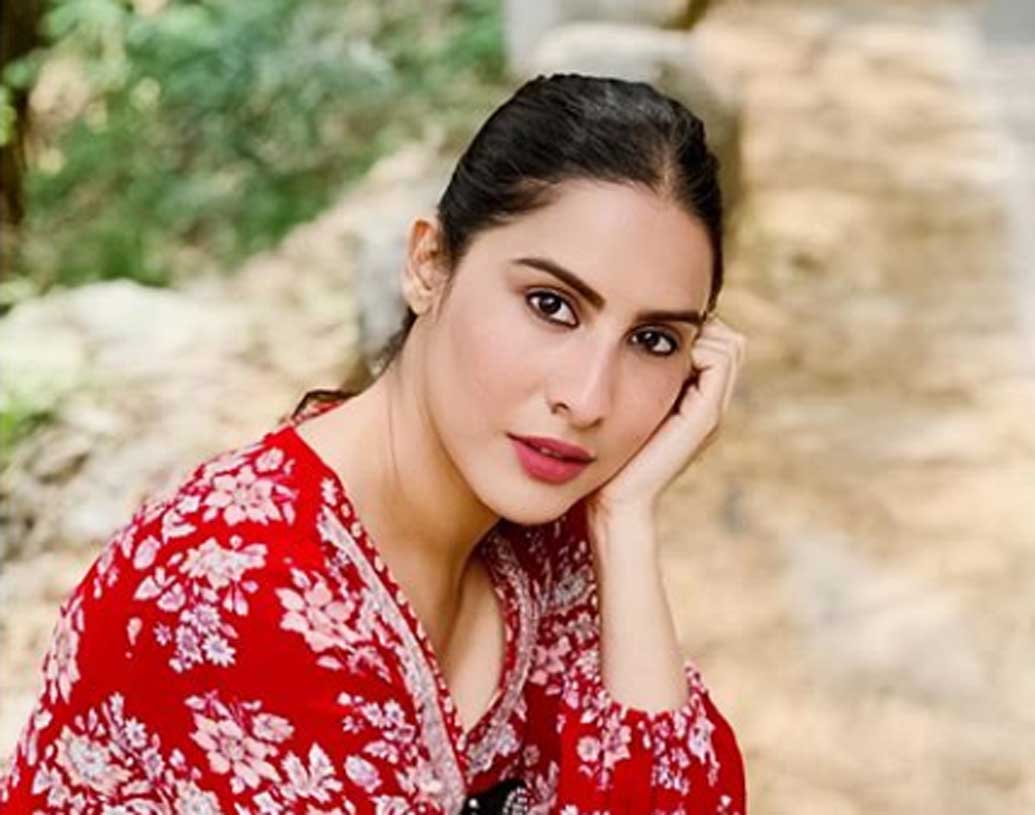 চর্চা আসলে তাঁর বয়ফ্রেন্ডকে নিয়ে। ২০১৫ সাল থেকে ডেট করছেন তিনি। কিন্তু কার সঙ্গে ডেট করছেন?