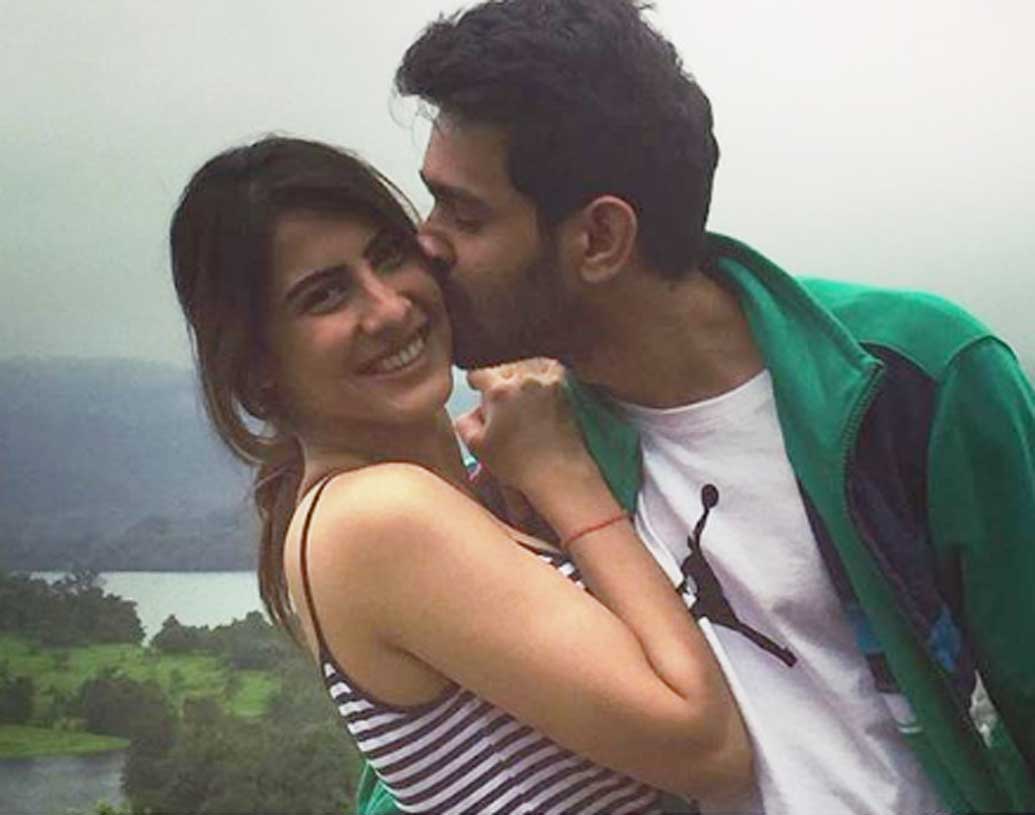 মডেল-অভিনেত্রী শীতল ঠাকুরের বয়ফ্রেন্ডকে চিনতে পারছেন এ বার?