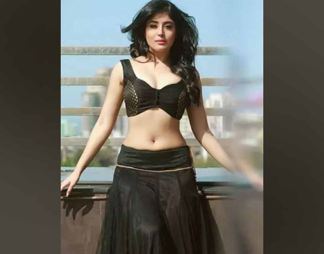 অভিনেতা জ্যাকি ভাগনানির সঙ্গে এক সময় কৃতিকার প্রেমের গুঞ্জন ছিল বলিউডে। কিন্তু সে সম্পর্কে কখনও প্রকাশ্যে মুখ খোলেননি তিনি।