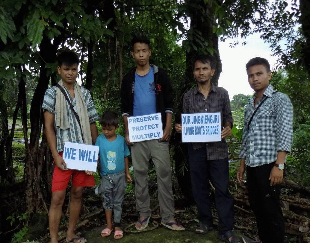 একজন সেতু সংরক্ষণকারি হিসেবে, তিনি এক গ্রাম থেকে অন্য গ্রামে যান এবং সেখানকার মানুষকে প্রকৃতির তৈরি এই ঐতিহ্যের মূল্য বুঝতে সাহায্য করার পাশাপাশি কী ভাবে এই সেতু সংরক্ষণ করা যাবে তাও বোঝান।