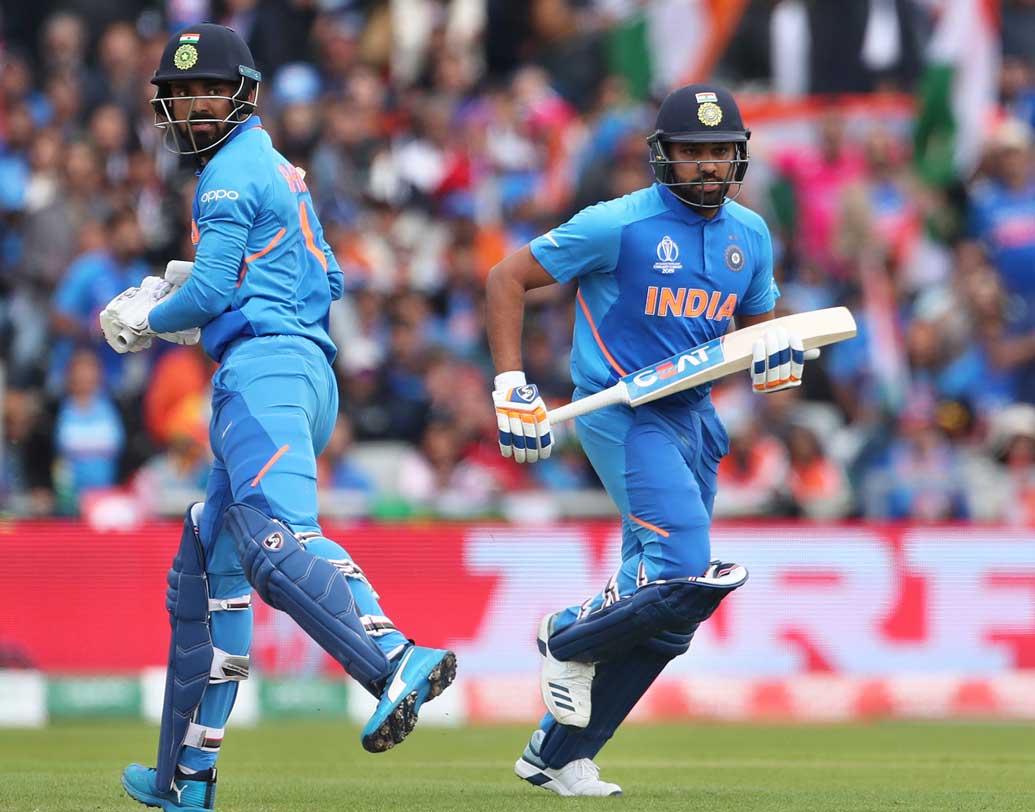 ওপেনিং: রাহুল-রোহিত জুটি অসাধারণ শুরু করেছিলেন পাকিস্তানের বিরুদ্ধে। এই বিশ্বকাপে পাকিস্তানের বিরুদ্ধে সর্বোচ্চ রানের পার্টনারশিপ করলেন তাঁরা দু’জন। ছবি: এপি।