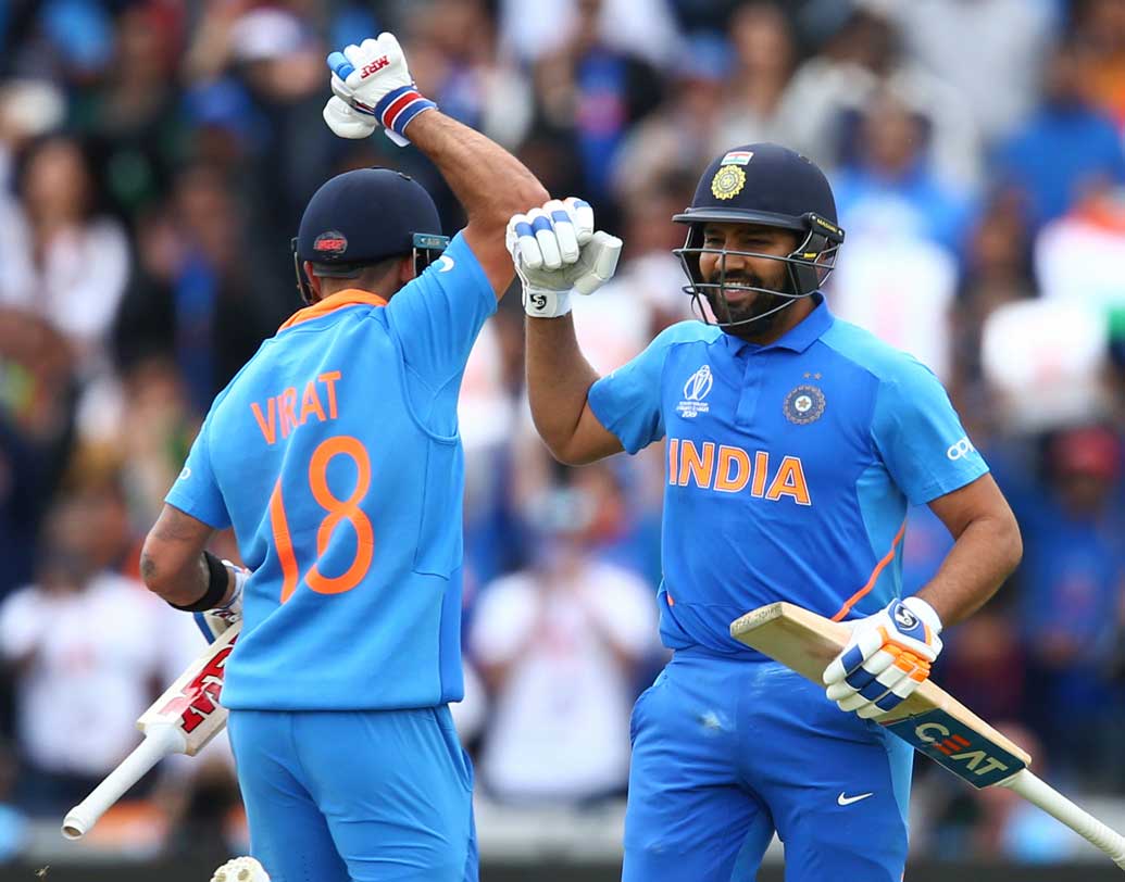 রোহিত: ম্যাচ-এর সেরা। অনায়াসে ২০০ করতে পারবেন যখন মনে হচ্ছিল, ঠিক তখনই আউট হন। তাঁর ব্যাটে ১৪০ রান পাকিস্তানের বিরুদ্ধে ভারতে বিশাল স্কোর করতে সাহায্য করেছে। ছবি: পিটিআই।