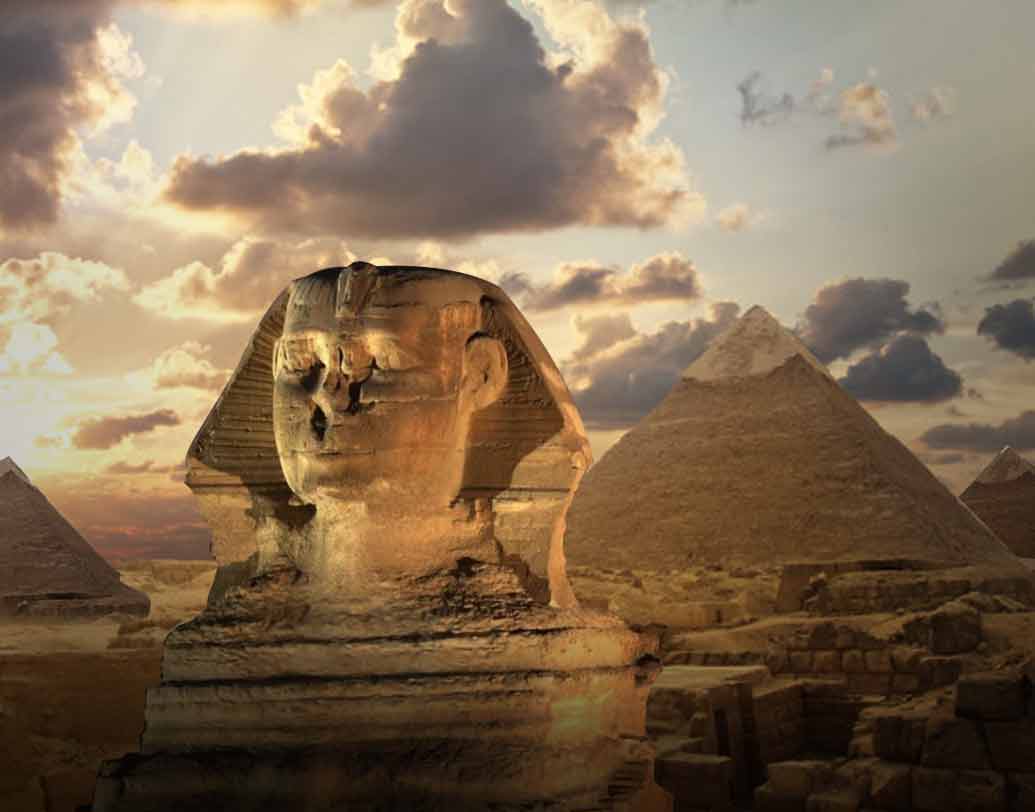 স্ফিংস হল এক প্রাচীন অবয়ব যার উল্লেখ গ্রিক ও মিশরীয় সভ্যতায় পাওয়া যায়। গ্রিসে স্ফিংসকে নরকের রক্ষাকর্তা বা নরকের প্রহরী হিসেবে মানা হলেও মিশরে একে উপকারী দেবতা মনে করা হয়।