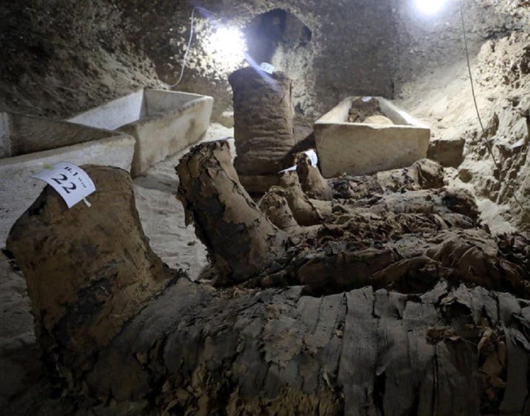 রহস্যে ভরা এই দেশটি বরাবরই পরিচালক থেকে লেখক, পুরাতত্তববিদ থেকে পর্যটক- সবারই পছন্দের। এখানে সবসময়ই ইতিহাস উঁকি দিচ্ছে প্রাচীন পিরামিডের গায়ে অথবা মাটির নিচে ঘুমিয়ে থাকা হাজার হাজার বছর পুরনো মমির মাধ্যমে।তিন হাজার বছরের পুরনো এই কর্মশালা টি আবিষ্কারের মধ্য দিয়ে তাতে আরও একটি পালক যোগ হল।