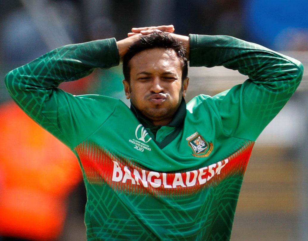 আইসিসি র‌্যাঙ্কিংয়ে ওডিআই অলরাউন্ডার হিসাবে শাকিব আল হাসান রয়েছেন শীর্ষে। ২০২ ওডিআইতে করেছেন ৬১০১ রান। বাঁ-হাতি অর্থডক্স বোলিংয়ে তুলে নিয়েছেন ২৫৪ উইকেট। ৫৫ টেস্টে ৩৮০৭ রানের সঙ্গে রয়েছে ২০৫ উইকেট। টি-২০তে করেছেন ১৪৭১ রান (৭২ ম্যাচে)। এবং রয়েছে ৮৮ উইকেট।