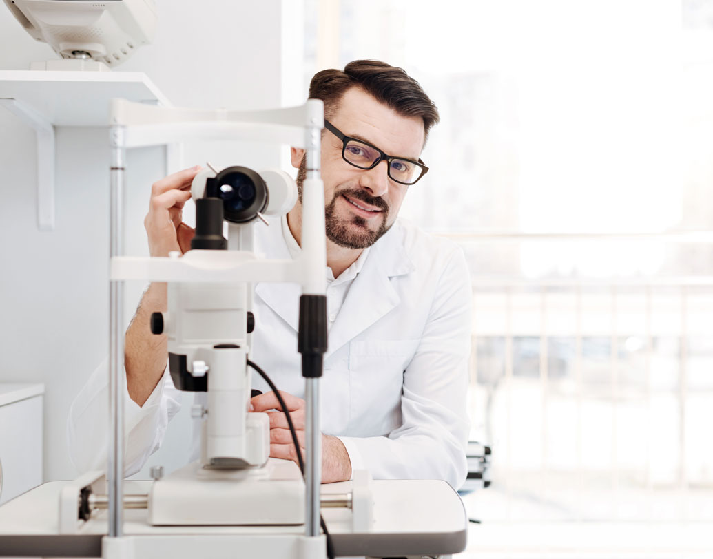 চোখের অসুখ থাকলে তো সময় অনুযায়ী চিকিৎসকের কাছে যেতেই হবে। অসুখ না থাকলেও বছরে দু’বার চক্ষুবিশেষজ্ঞের কাছে যাওয়া খুবই প্রয়োজন। এই কাজে অবহেলা করবেন না। চোখের সামগ্রিক চেক আপ করিয়ে রাখুন।