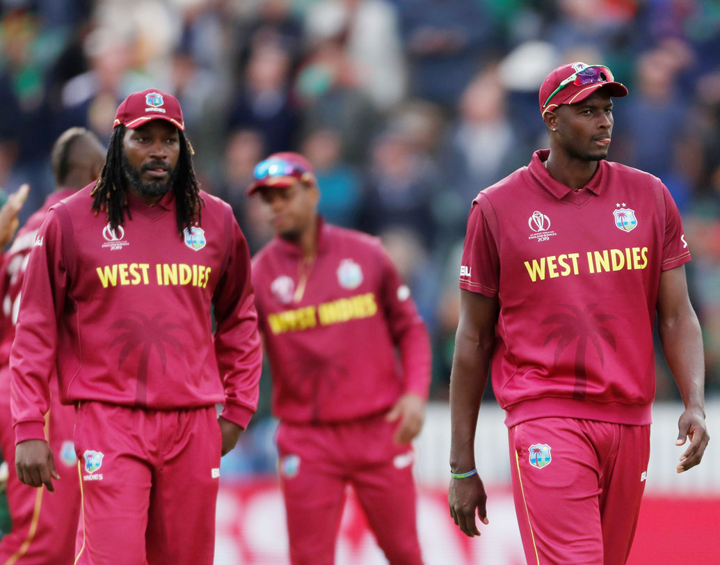 ওয়েস্ট ইন্ডিজ ক্যাপ্টেন জেসন হোল্ডার ম্যাচের পরে বলেছিলেন, ৩২১ রান নয়, সঙ্গে আরও ৪০-৫০ রান প্রয়োজন ছিল তাঁদের। তবে ক্রিজে জমে গিয়েও মোক্ষম সময়ে লুইস, হোপ বা হেটমায়ারের উইকেট হারানোয় ক্যারিবিয়ানদের সে রানের টার্গেট অধরাই থেকে যায়।