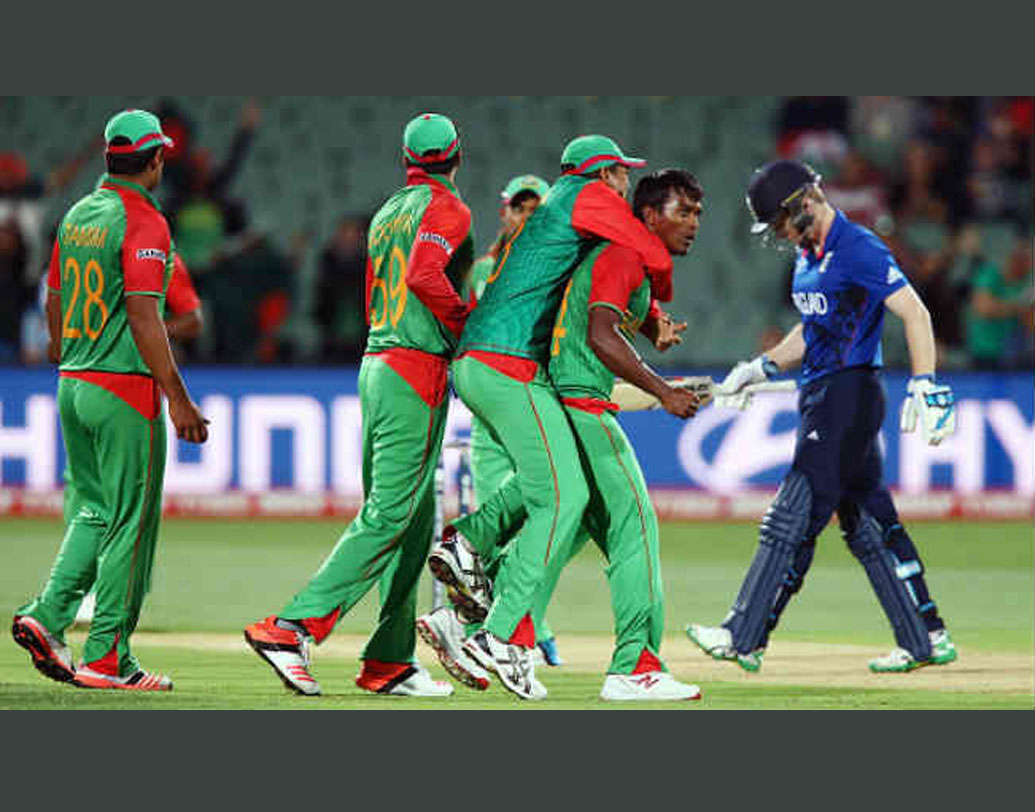 পরের বিশ্বকাপেও ফের ইংল্যান্ডকে হারায় বাংলাদেশ। অ্যাডিলেডে আগে ব্যাট করে ২৭৫ রান করেন মাশরাফি মর্তুজা বাহিনী। ইংল্যান্ড ৪৮.৩ ওভারে ২৬০ রানেই ইনিংস শেষ হয়ে যায় ইয়ন মর্গ্যানদের। সে ম্যাচে ১৩৮ বলে ঝকঝকে ১০৩ রান করে সেরার সম্মান পান মাহমুদ্দুলাহ রিয়াদ।