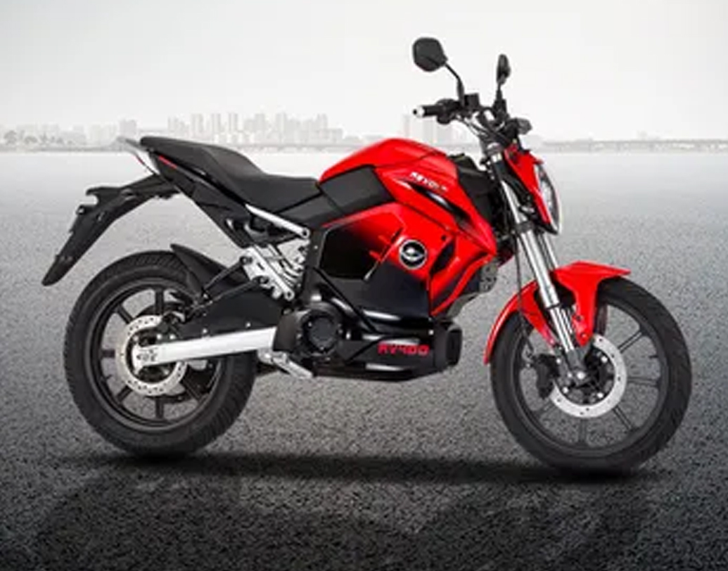 আরভি ৪০০-এর সবথেকে বড় বিশেষত্ব হল, এই বাইকটি সম্পূর্ণ এআই বা আর্টিফিশিয়াল ইন্টেলিজেন্স নির্মিত। ভারতে এই রকম বাইক প্রথম বলে দাবি প্রস্তুতকারক সংস্থার।