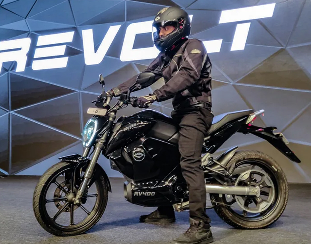 বাইকটিতে রয়েছে অ্যান্টি-থেফট্‌, জিওফেন্সিং-সহ নানা চোখ ধাঁধানো প্রযুক্তি।