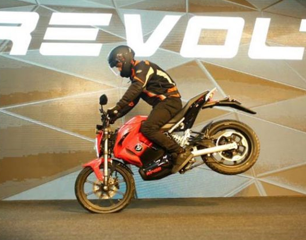 ভারতে সম্পূর্ণ ইলেকট্রিক এই মোটরবাইকের বুকিং শুরু হবে চলতি মাসের ২৫ তারিখ। সংস্থার ওয়েবসাইট থেকে এবং ই-কমার্সের নানা সাইট যেমন আমাজন, ফ্লিপকার্ট থেকেও বুক করা যাবে।