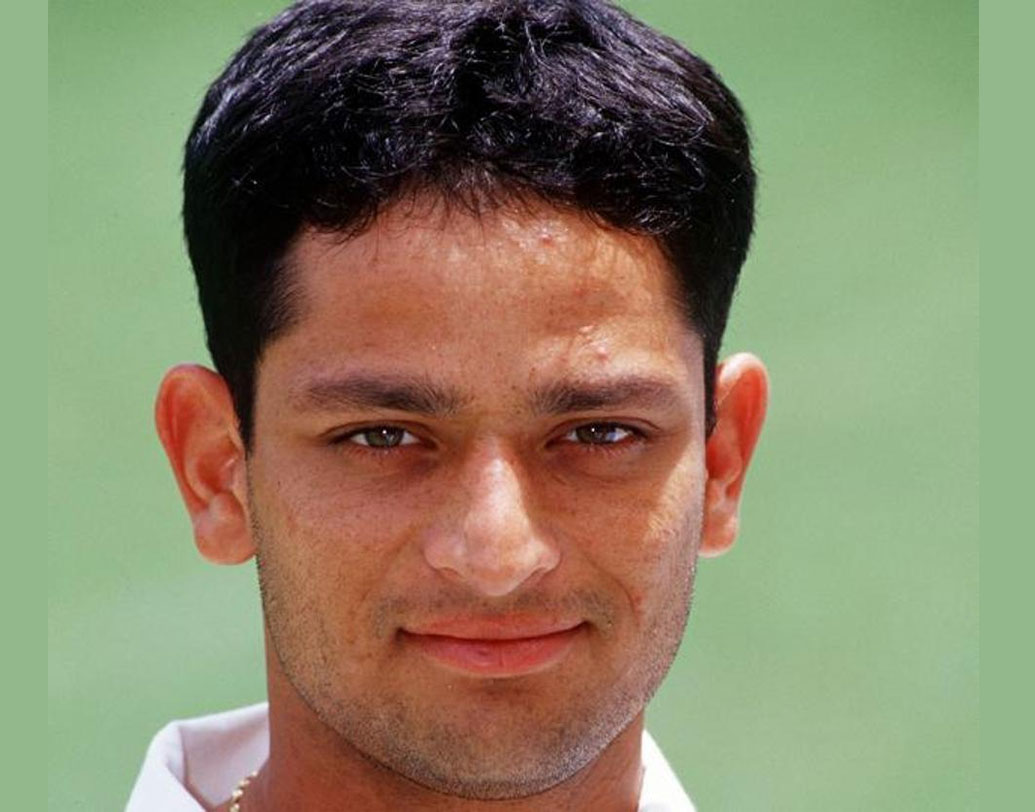 হৃষিকেশ কানিতকরকে মনে আছে? ১৯৯৮-এ ঢাকায় পাকিস্তানের বিরুদ্ধে ইন্ডিপেন্ডেন্স কাপে জয়ের রান এসেছিল তাঁর ব্যাট থেকে। তবে ৩৪ ওডিআই খেলে ৩৩৯ রান ও ১৭ উইকেট নিলেও এই অলরাউন্ডারের কাছে বিশ্বকাপের দরজা খোলেনি।