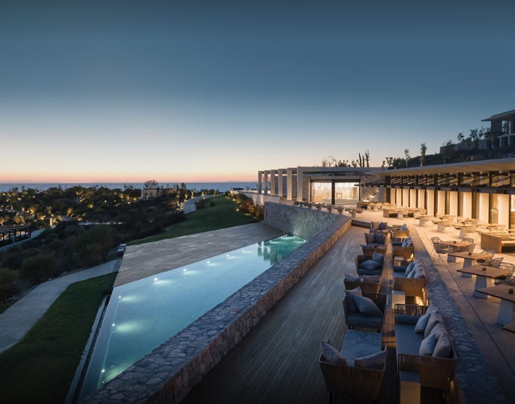 সমুদ্র ছুঁয়ে থাকা কাপলাঙ্কায়ায় স্পা, জিম, হেলথ সেন্টার, প্রাইভেট বিচ— কী নেই! হেলিপ্যাড তো রয়েছেই, এ ছাড়াও পর্যটকদের সমুদ্র-ভ্রমণের জন্য রয়েছে স্পিড বোটের বিশেষ ব্যবস্থাও।