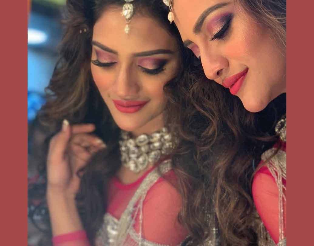 এক এক অনুষ্ঠানের জন্য এক একটা পোশাক ও থিম ভেবে রেখেছেন নুসরত-নিখিল। ইয়ট পার্টিতে দু’জনেই পরেছিলেন সামার ফাঙ্ক। মেহেন্দির থিম ছিল একেবারেই বোহেমিয়ান টাইপ। সঙ্গীতের জন্য ইন্দো-ওয়েস্টার্ন। তবে আজ রাতের পার্টিতে হবু বর-বউপরবেন সব্যসাচী মুখোপাধ্যায়ের ডিজাইন করা পোশাক। কেমন তা?