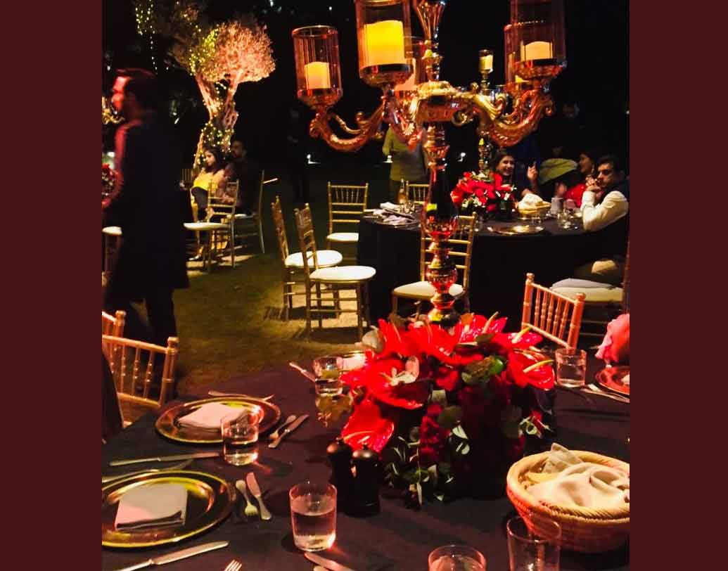 খাওয়াদাওয়ার ঢালাও আয়োজনও নজর কাড়বে বইকি। স্থানীয় কুইজিনের পাশাপাশি বিয়ের ভোজে ভারতীয় খাবারও থাকবে বলে জানা গিয়েছে। তবে নির্দিষ্ট ভাবে মেনু কী হবে, তা এখনও জানানো হয়নি। ছবি: শাটারস্টক ও সংগৃহীত।