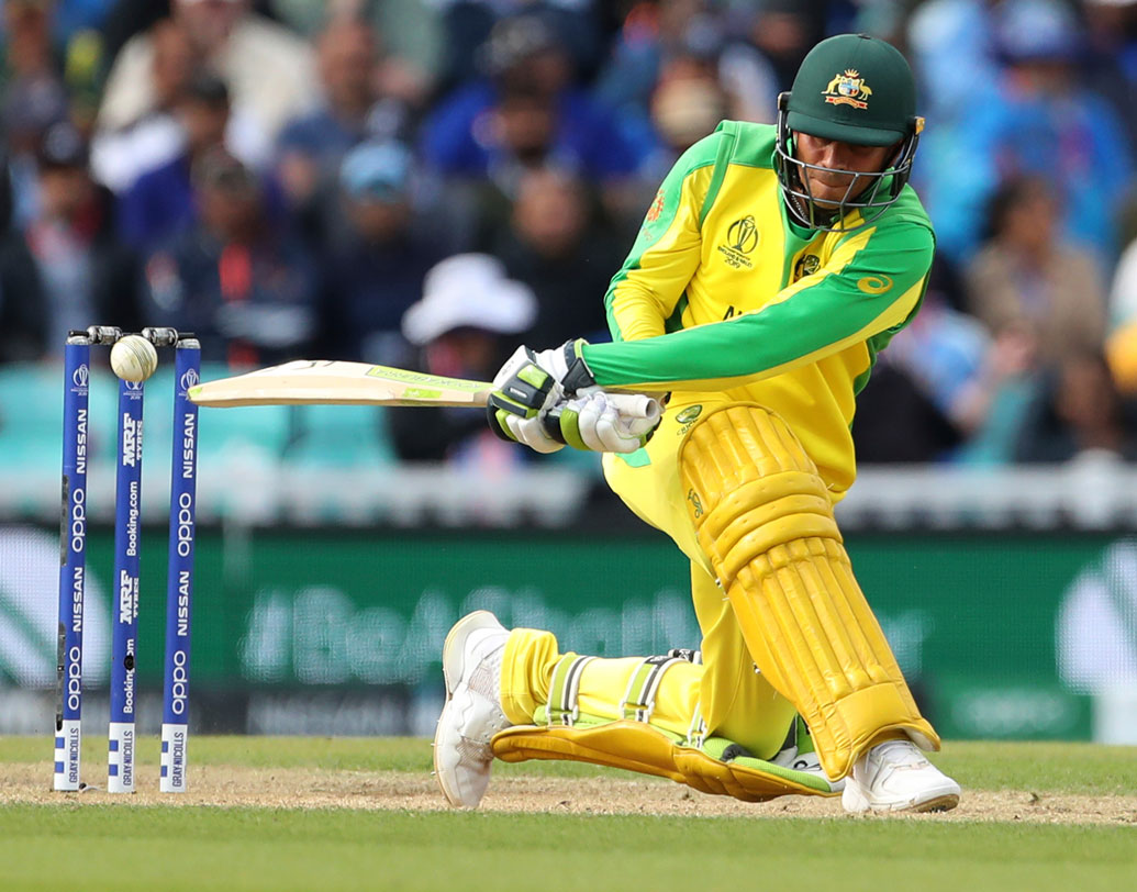 অস্ট্রেলিয়ার হয়ে খেললেও উসমান খোয়াজার জন্ম হয়েছিল পাকিস্তানের ইসলামাবাদে। নিউ সাউথ ওয়েলসের হয়ে প্রথম শ্রেণির ক্রিকেটে কেরিয়ারের শুরু। অস্ট্রেলিয়ার জাতীয় দলে ডাক পেয়েছিলেন ২০১১-তে। অজি দলে তিনি মুসলিম সম্প্রদায়ের প্রথম ক্রিকেটার। ৩৬টি ওডিআইতে ১৩৩৬ রান করেছেন তিনি।