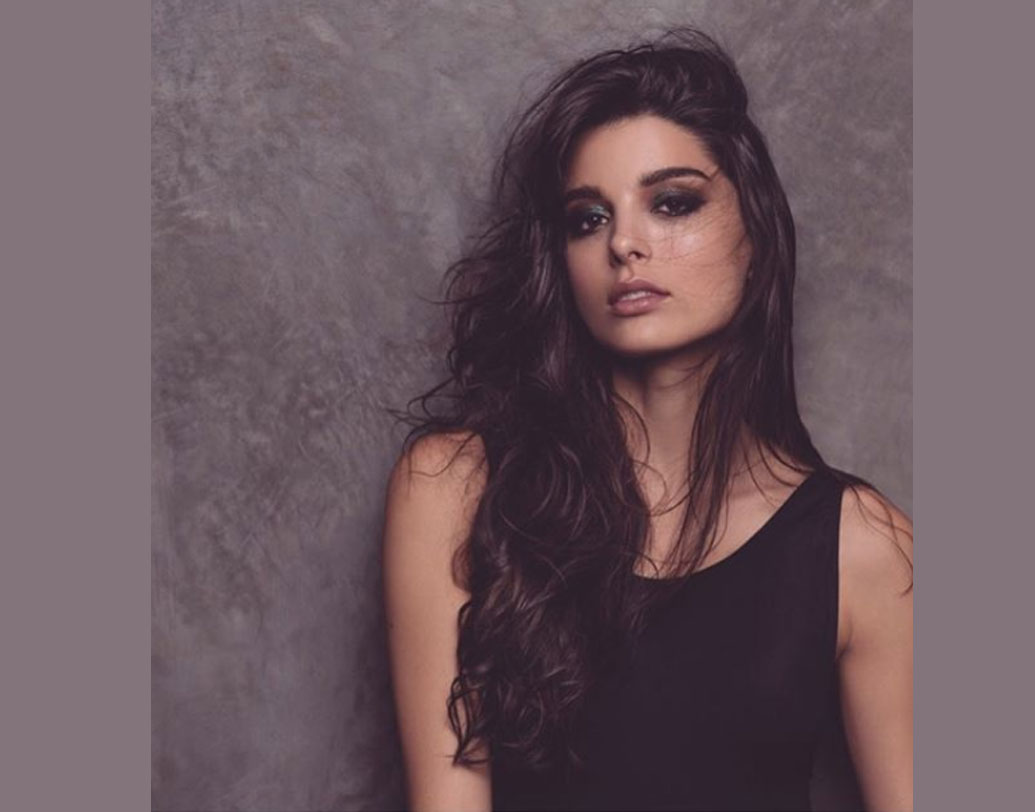 তবে ফিল্ম নয়, বরং মডেলিং দিয়ে কেরিয়ার শুরু করেন জিজেলি। তা-ও মাত্র ১৬ বছর বয়সে। সেই কিশোরী বয়সেই মডেল হিসাবে ঘুরেছেন দুনিয়ার নানা প্রান্তে। ইতালি, জার্মানি, গ্রিস, হংকং, সিঙ্গাপুর, তাইল্যান্ড, ফিলিপিন্স— মডেলিং করতে ওই বয়সেই গিয়েছিলেন এতগুলো দেশে।