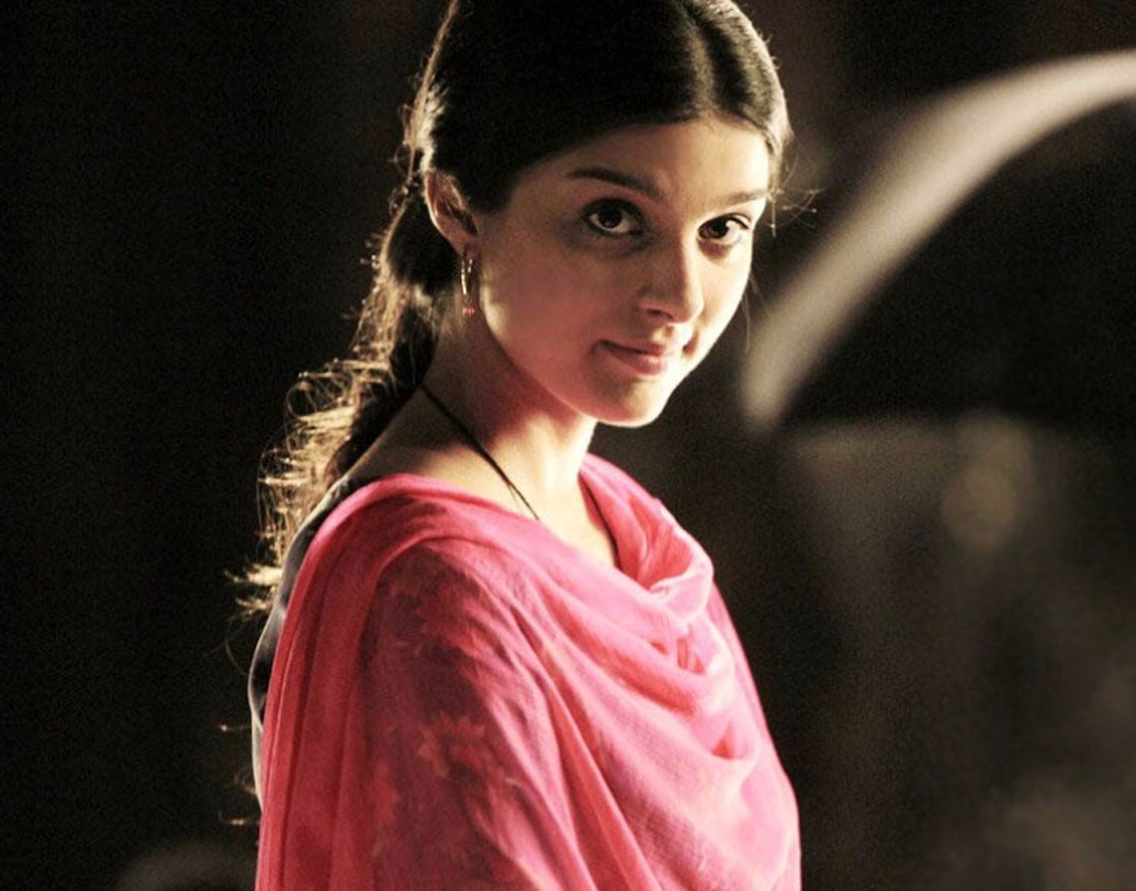 কী ভাবে ‘লভ আজ কাল’-এ সুযোগ পেলেন জিজেলি? ‘বিইং সাইরাস’, ‘রাবতা’, ‘ককটেল’, ‘ফাইন্ডিং ফ্যানি’-র মতো ফিল্মের পরিচালক হোমি আদাজানিয়ার স্ত্রী অনিতা শ্রফ আদাজানিয়ার সুপারিশে সে সুযোগ হয় তাঁর। ইমতিয়াজ সে সময় তাঁর ফিল্মের জন্য নতুন মুখ খুঁজছিলেন। পেশায় ডিজাইনার অনিতাই ইমতিয়াজের সঙ্গে জিজেলির দেখা করিয়ে দেন।