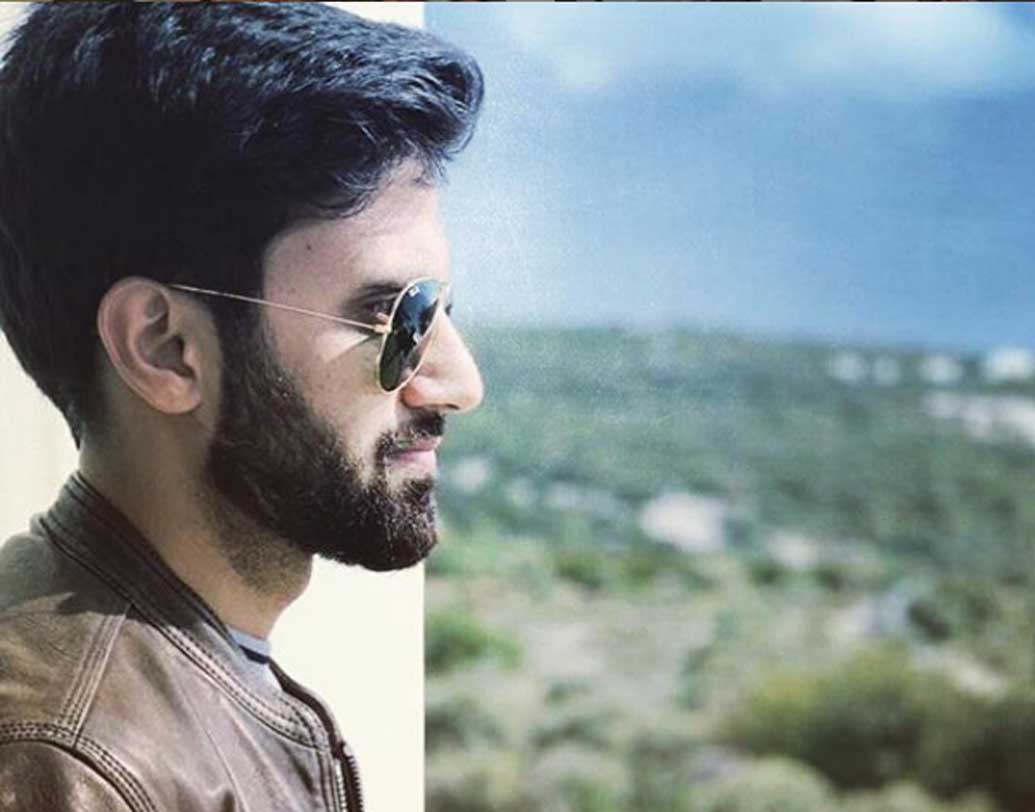 এমপি বিড়লা ফাউন্ডেশন থেকে পড়াশোনার পর ম্যানেজমেন্ট নিয়ে উচ্চশিক্ষা নিতে বিদেশে পাড়ি দেন।